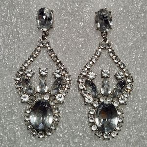 CRYSTAL RHINESTONE PIERCED EARRINGS